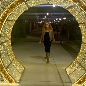 Meet your Posher, Crystal